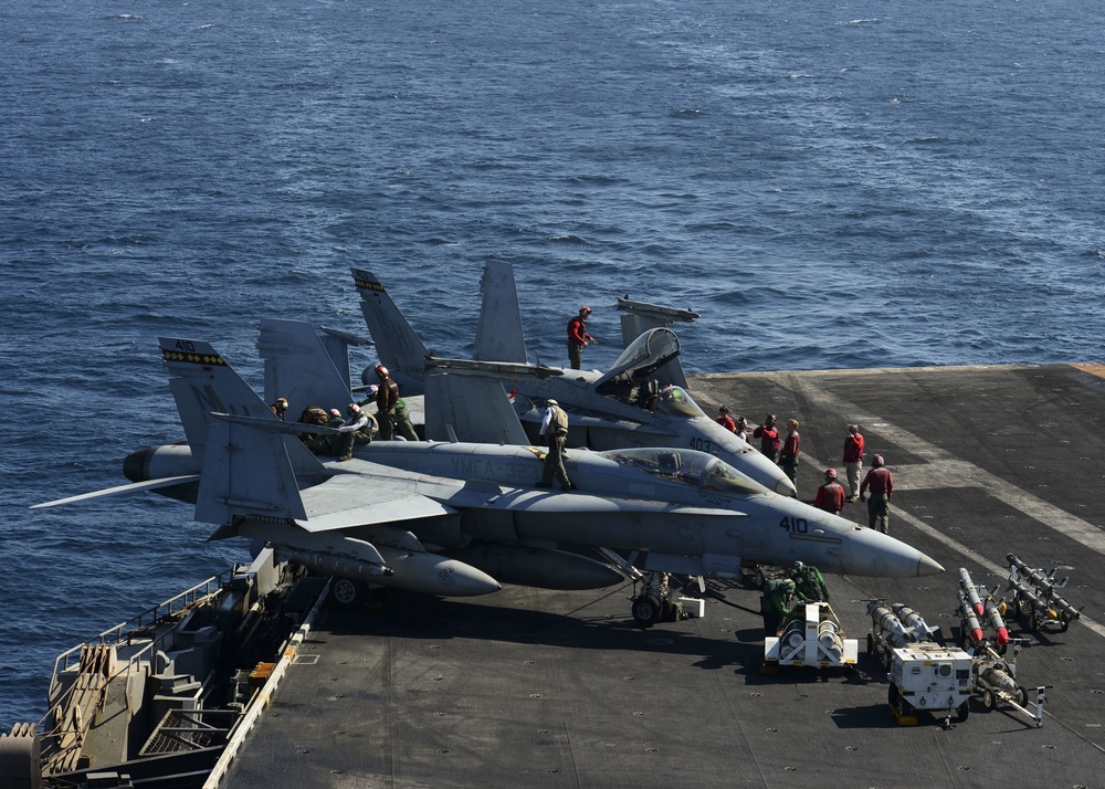 Nimitz Supports Operation Inherent Resolve