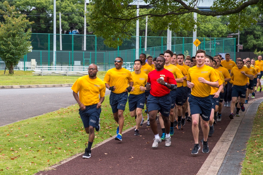 USS Bonhomme Richard (LHD 6) Sailors participate in a command sports day