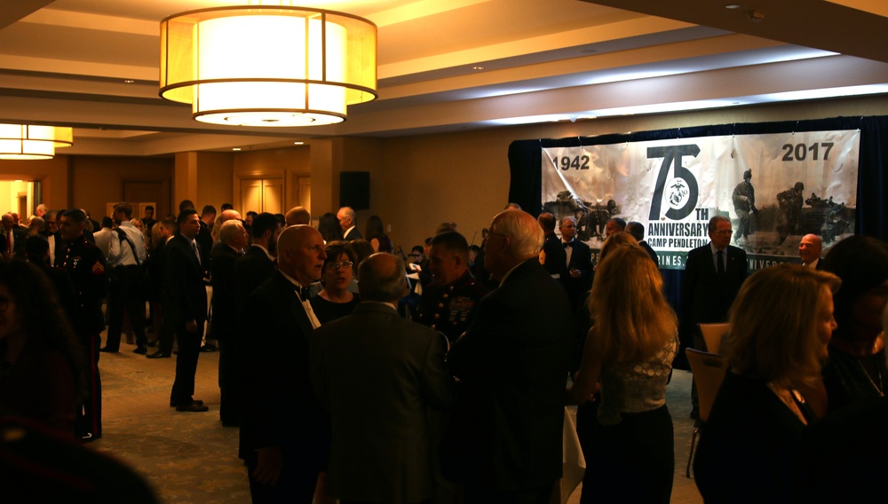 Camp Pendleton Marines Attend the 35th Annual West Coast Awards Dinner