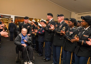 Service Members Welcome Veterans Home