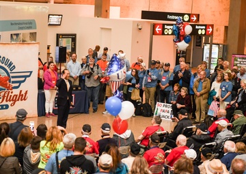 Service Members Welcome Veterans Home
