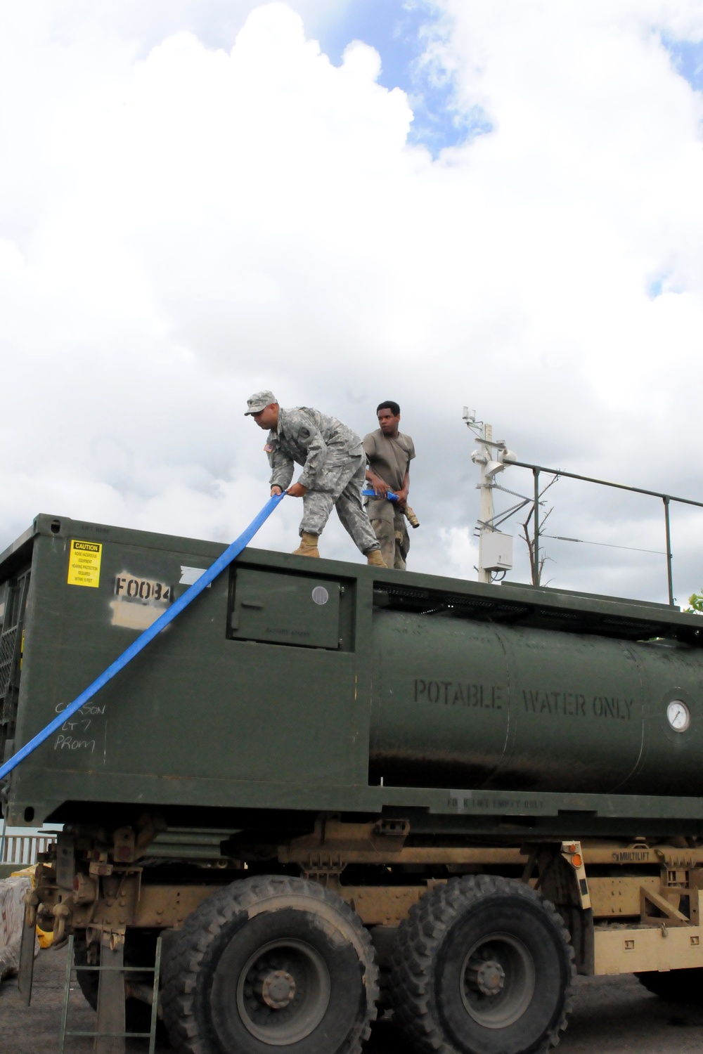 PR Guardsmen provide much needed water to local communities