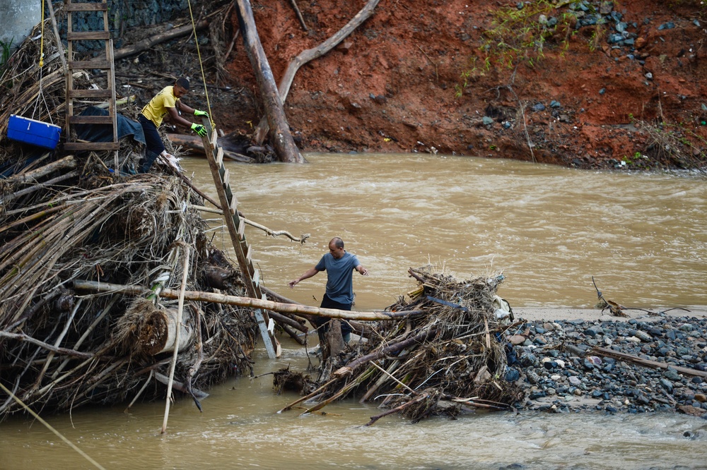 Hurricane Maria: Aid delivery to Utuado