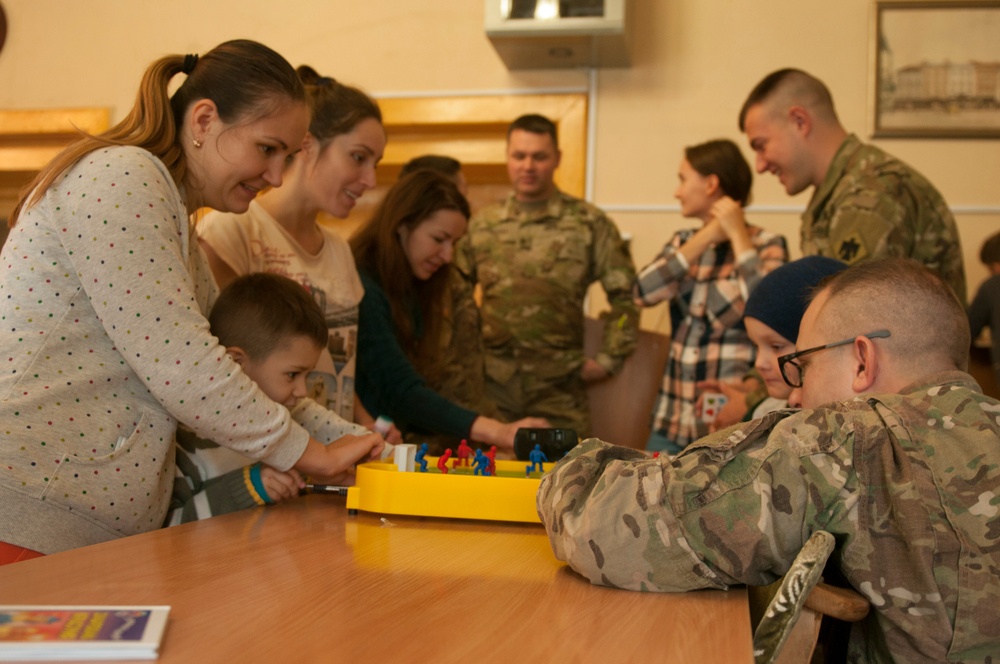 Thunderbirds bring joy to Ukrainian kids