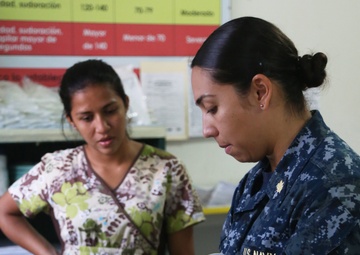 U.S. Navy Nurse Donates Medical Equipment during SPS 17