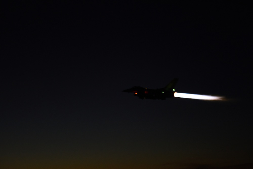 180FW Conducts Night Flying Operations