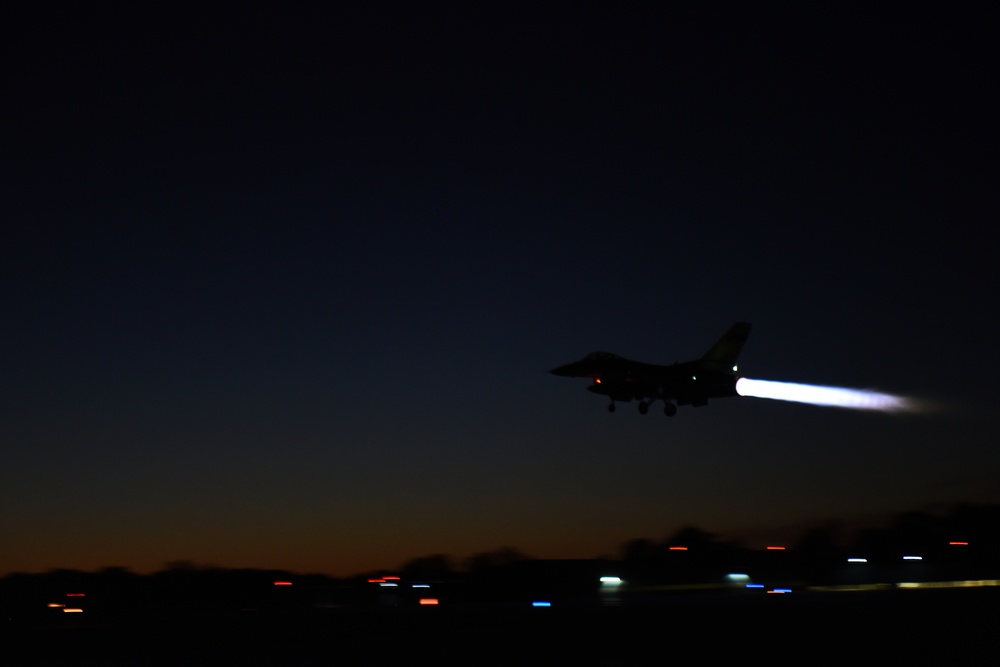 180FW Conducts Night Flying Operations
