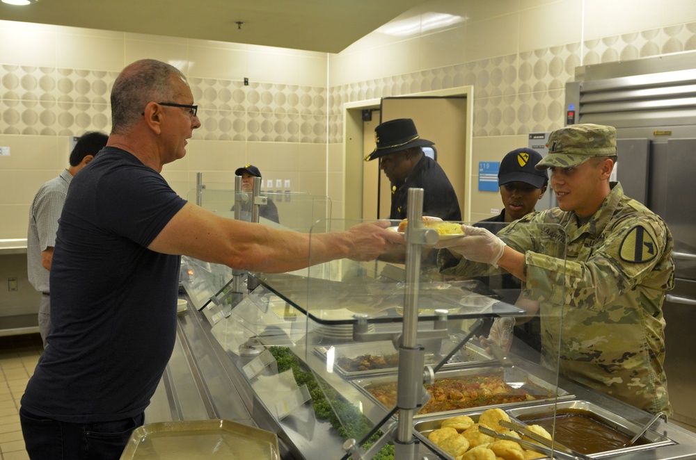 Chef Robert Irvine Visits Tomahawk DFAC