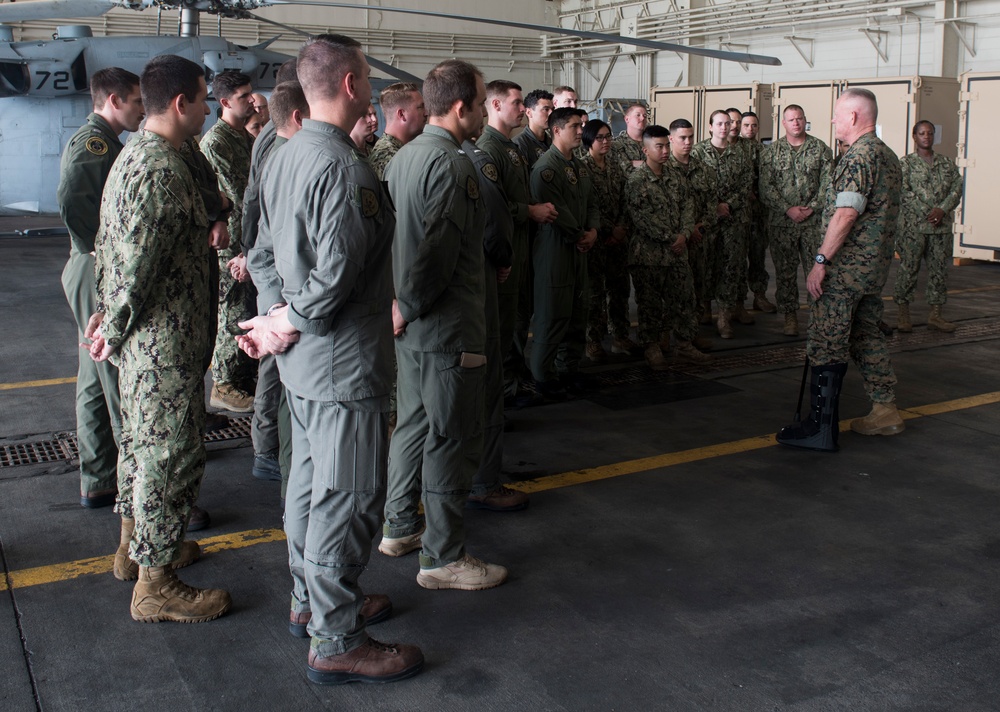 III MEF Commander Visits Helicopter Sea Combat Squadron 21 (HSC-21)