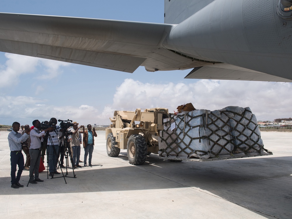 U.S. provides relief for Mogadishu bombing victims