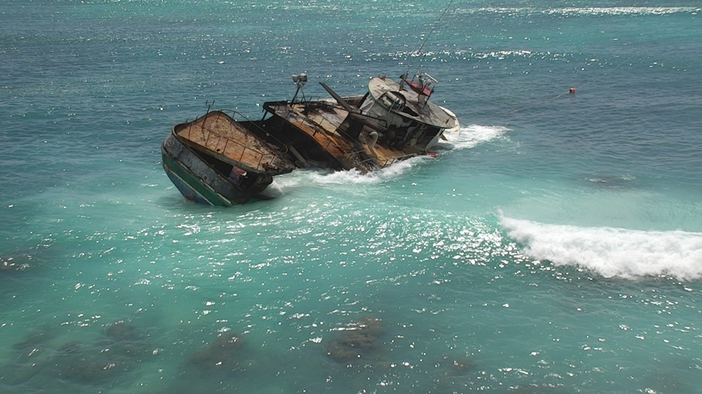 Responders prepare to remove grounded fishing vessel off Honolulu