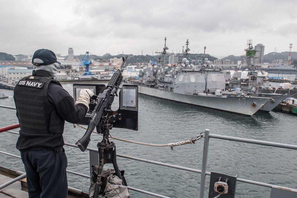 USS Ashland departs Yokosuka