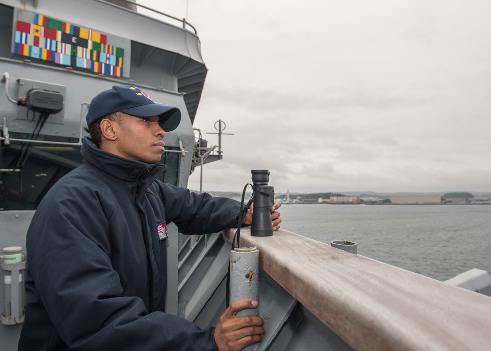 USS Ashland departs Yokosuka