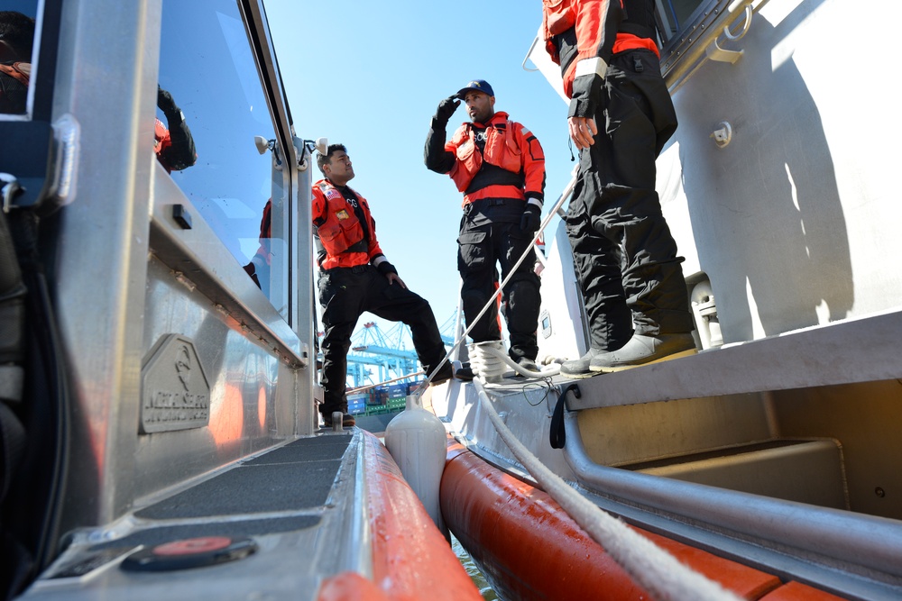 Coast Guard Station Portsmouth conducts two-boat training in VA