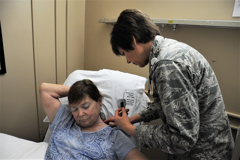 Nerve Scrambler Therapy lessens pain for warfighters, Tricare patients
