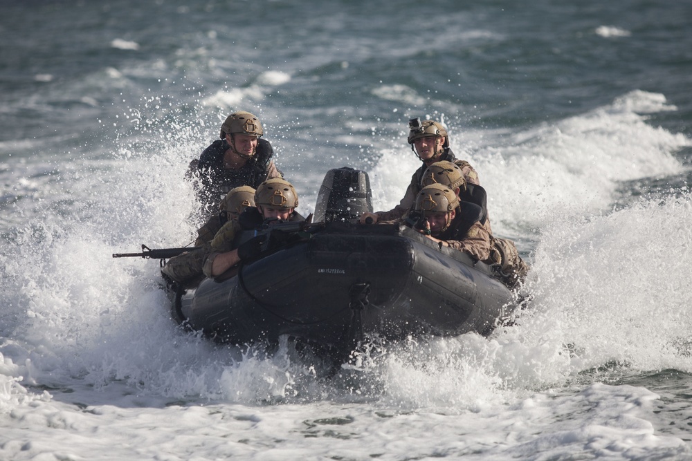 U.S. Service members participate in Reconnaissance Team Leader Course