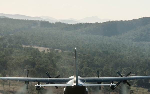 USAF, RNZAF Formation Flight at Talisman Saber 2017
