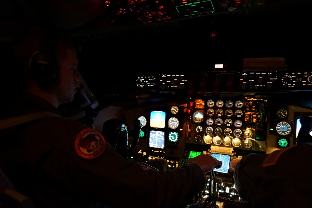 Ohio Air National Guard conducts refueling mission over the Pacific Ocean