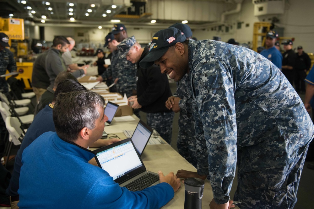 Sailor Gets New Navy Cash Card