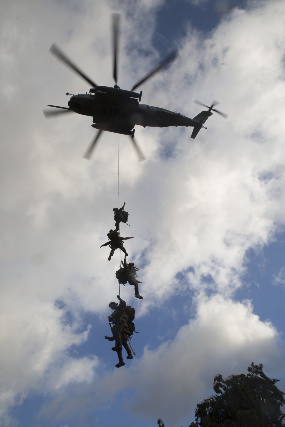 U.S. Service members participate in Reconnaissance Team Leaders Course