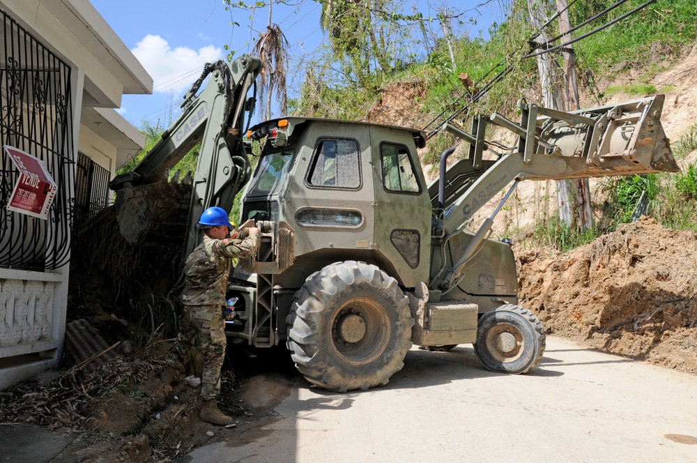 Puerto Rico and Louisiana guardsmen work together to clear roads