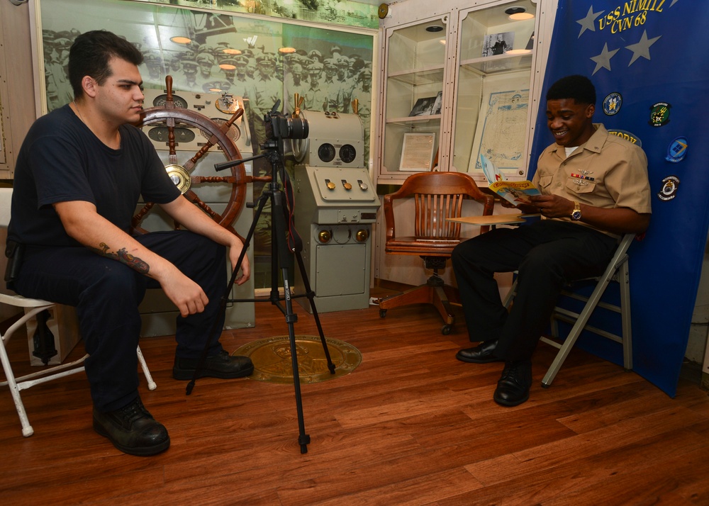 Sailors Utilize United Through Reading