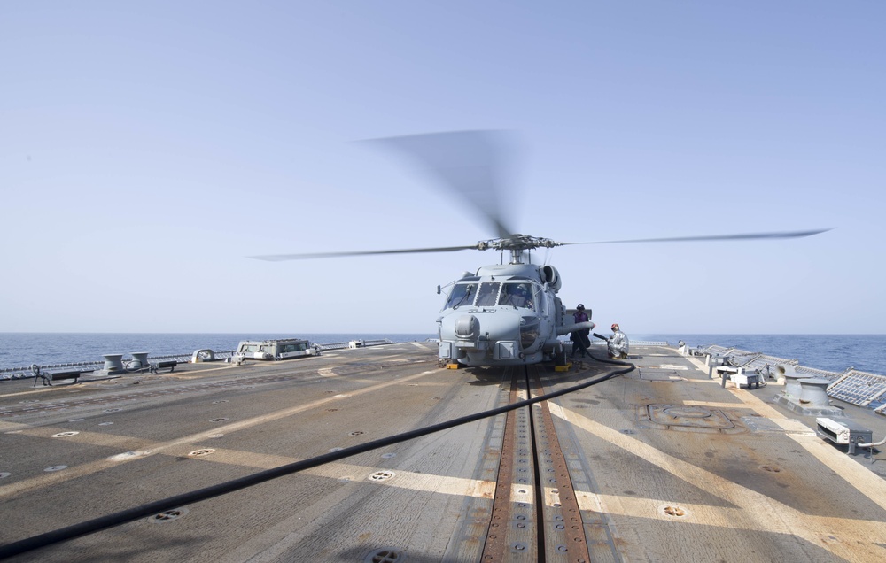 DVIDS - Images - MH 60R Sea Hawk helicopter receives fuel [Image 4 of 5]