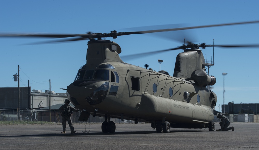 Southern Strike 18 - 111th Aviation Regiment secure Chinook