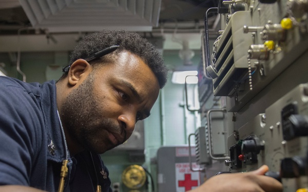 USS Lake Erie (CG 70) IT2 works in radio central