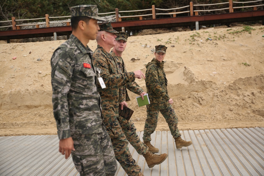 3d MLG CG visits Marines during Korean Marine Exchange Program 18.1