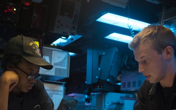 USS Lake Erie (CG 70) Operation Specialists work in CIC