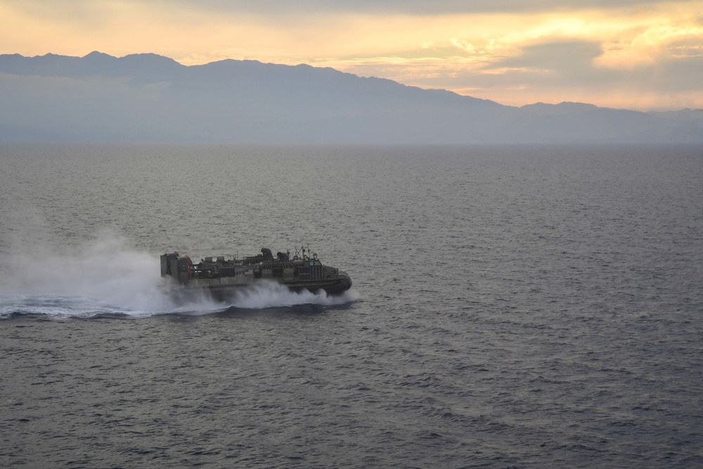 USS San Diego (LPD 22) Landing Craft Air Cushion Operations