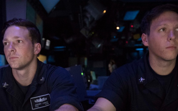 USS Lake Erie (CG 70) Fire Controlmen stand watch in CIC