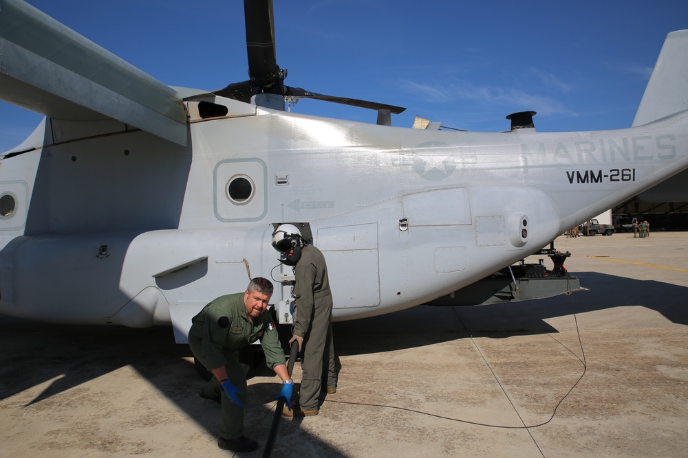 U.S. Marines display MV-22B to Italians