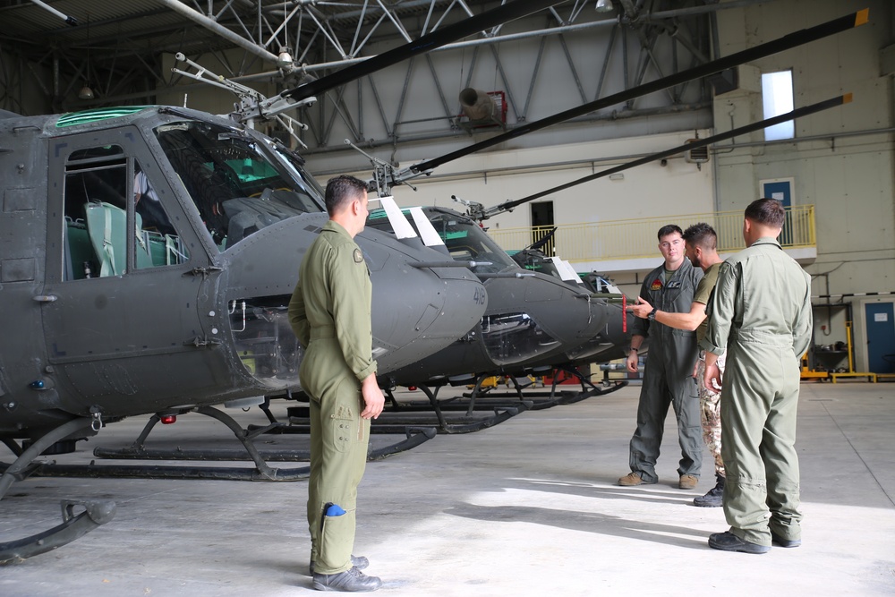 U.S. Marines display MV-22B to Italians