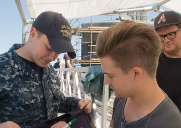 Country Music Star Tours Guam Submarine