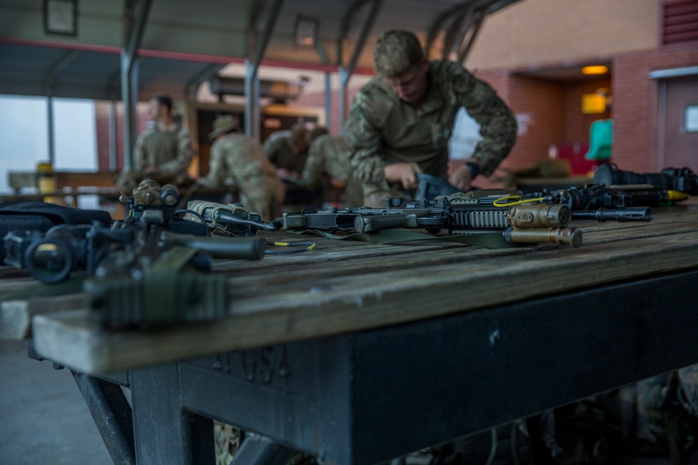 Night Moves: Surveillance and Reconnaissance Squadron practices infiltration
