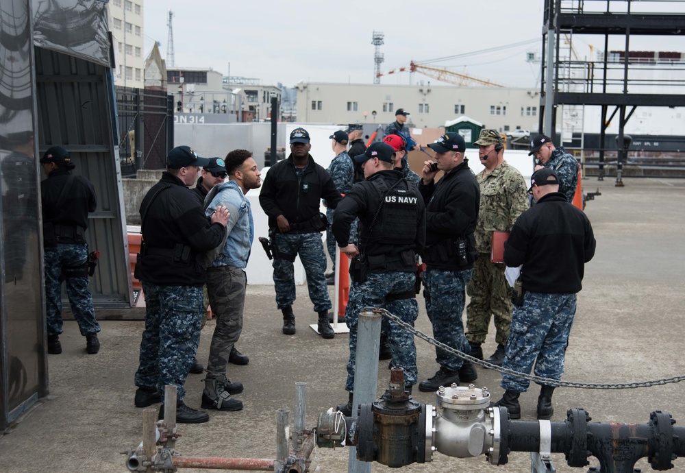Sailors Participate in an Antiterrorism Force Protection Assessment