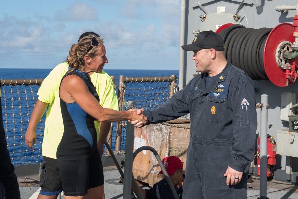USS Ashland renders aid to Mariners in distress