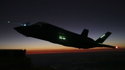 Sumos conduct aerial refueling with Thunderbolts, Green Knights