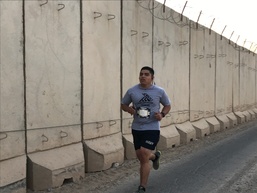 Service members compete in Marine Corps Marathon in Iraq