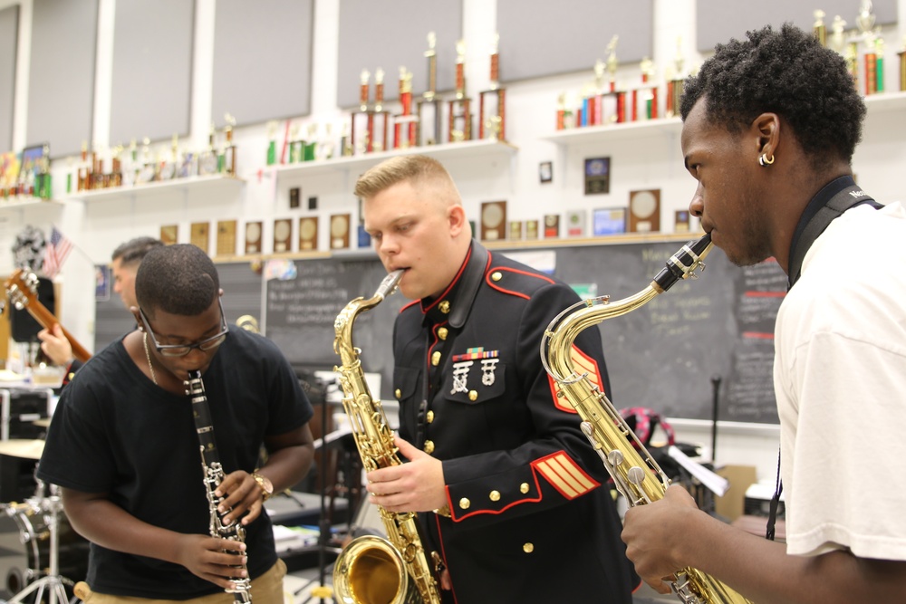 2dMarDiv Band visits Virginia schools