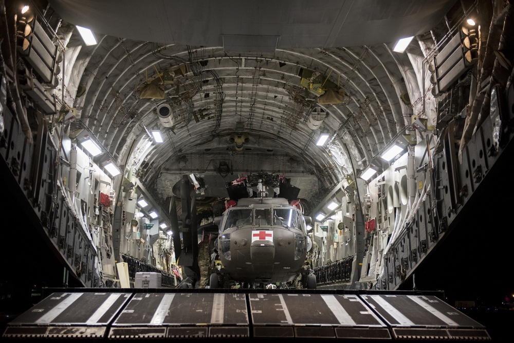 HH-60M Black Hawk Offload
