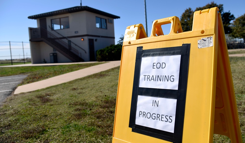 EOD Airmen perform IED training