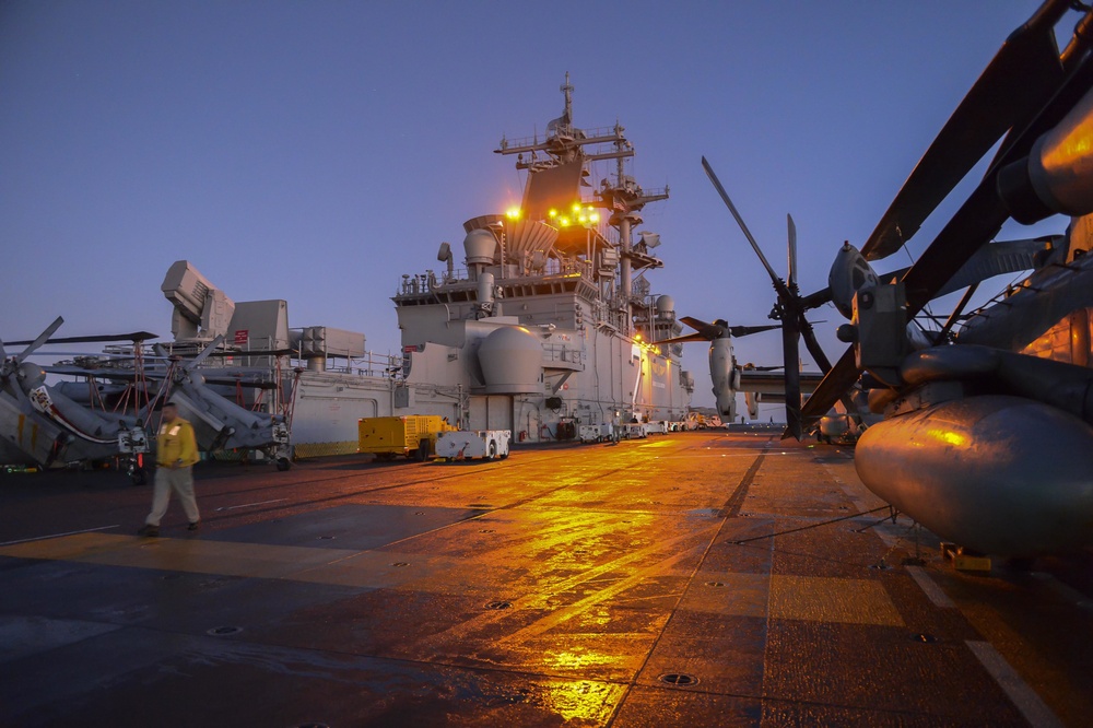 Dawn Blitz 2017 USS Essex (LHD 2) At Dawn