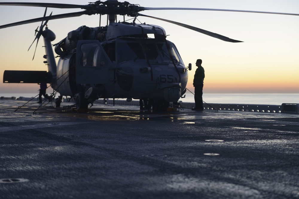 Dawn Blitz 2017 USS Essex (LHD 2) At Dawn