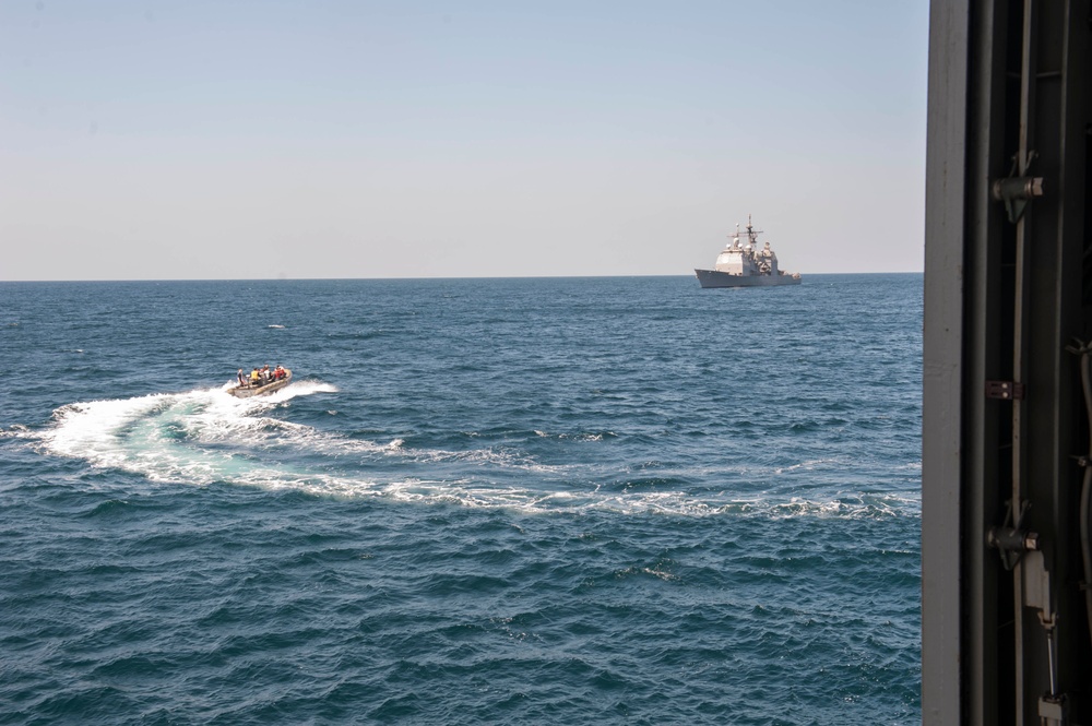 USS America Commodore visits USS Lake Erie