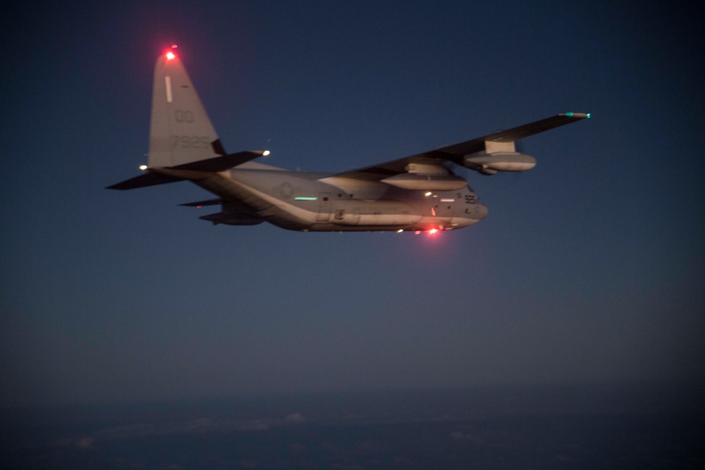 Sumos conducts aerial refueling training with Thunderbolts, Green Knights