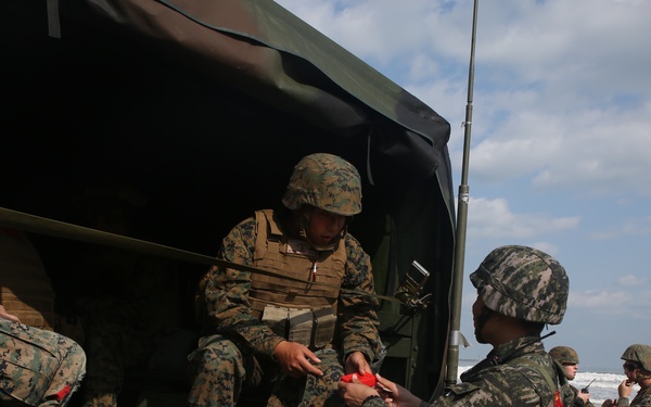 U.S., ROK Marines conduct bilateral convoy during Mission Rehearsal Exercise