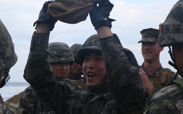 U.S. and Korean Marines conduct bilateral convoy during Mission Rehearsal Exercise